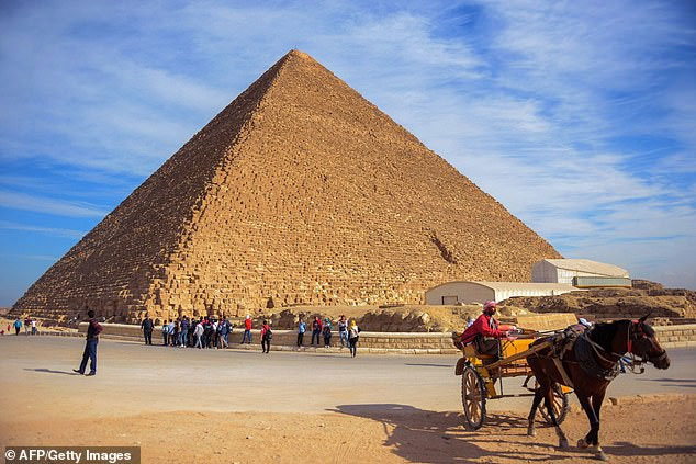 Picture 1 of Excavation of the 4,500-year-old road in Egypt - The process of building the Great Pyramid was resolved?
