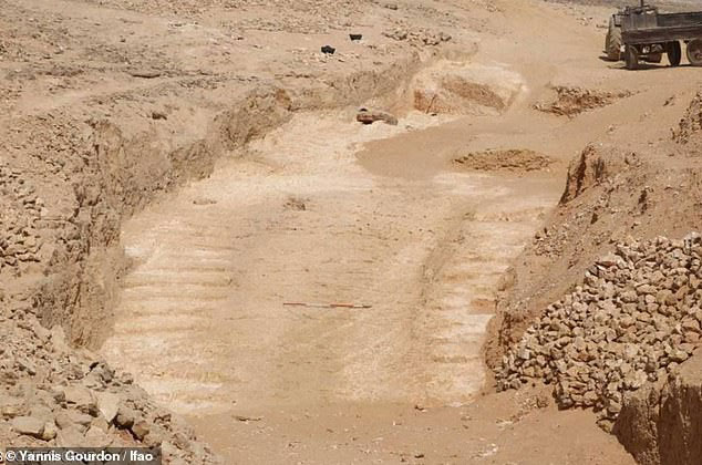 Picture 2 of Excavation of the 4,500-year-old road in Egypt - The process of building the Great Pyramid was resolved?