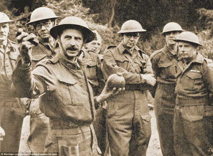 Picture 2 of Exotic grenade like 'sticky glue' during World War II