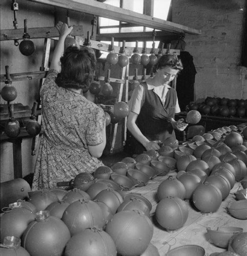 Picture 7 of Exotic grenade like 'sticky glue' during World War II
