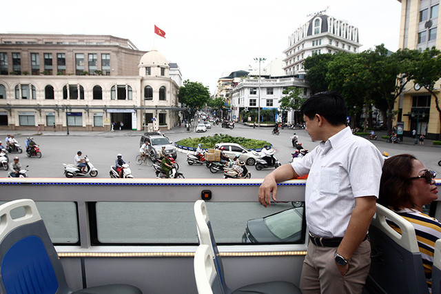 Picture 10 of Experience the first two-floor convertible bus in Hanoi