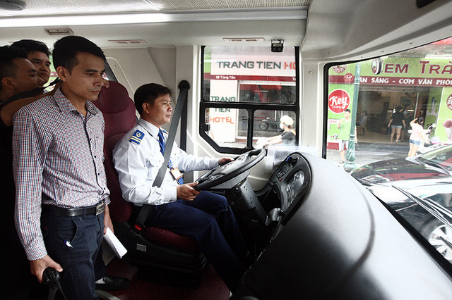 Picture 11 of Experience the first two-floor convertible bus in Hanoi