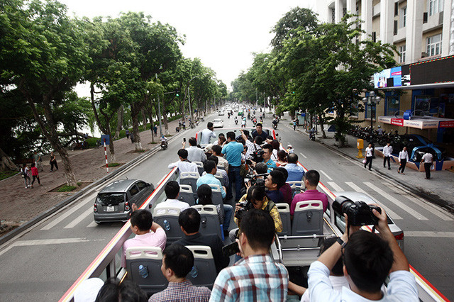 Picture 13 of Experience the first two-floor convertible bus in Hanoi