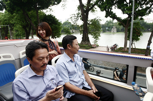 Picture 16 of Experience the first two-floor convertible bus in Hanoi