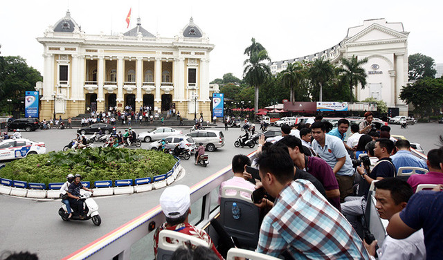 Picture 20 of Experience the first two-floor convertible bus in Hanoi
