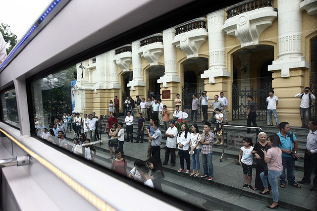 Picture 5 of Experience the first two-floor convertible bus in Hanoi