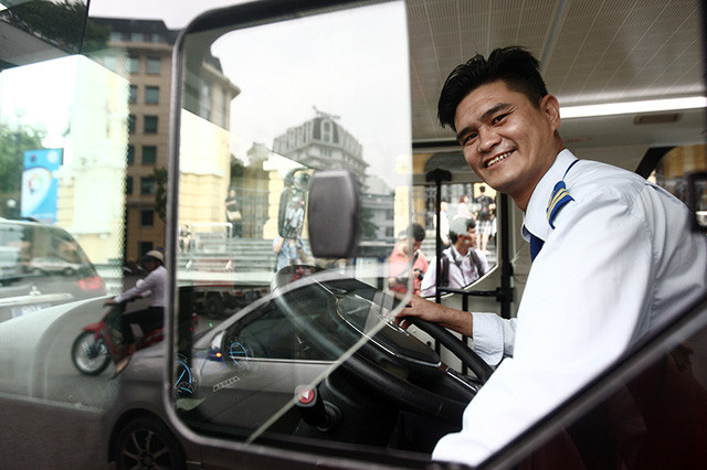 Picture 6 of Experience the first two-floor convertible bus in Hanoi