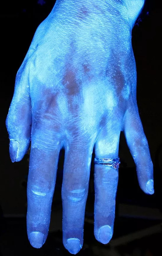 Picture 3 of Experiments show that you are washing your hands extremely 'dirty'