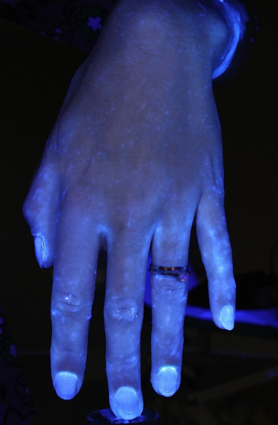 Picture 5 of Experiments show that you are washing your hands extremely 'dirty'