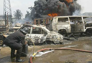 Picture 1 of Exploding oil pipes in Nigeria killed 260 people