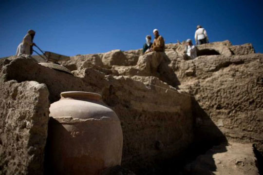 Picture 2 of Exploiting copper, discovering an ancient monastery 2,600 years