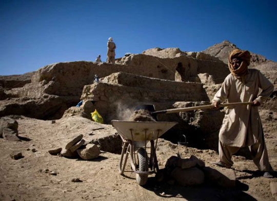 Picture 3 of Exploiting copper, discovering an ancient monastery 2,600 years
