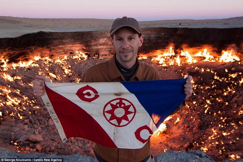 Picture 8 of Exploration of the gate of hell The flaming wildfire in Turkmenistan