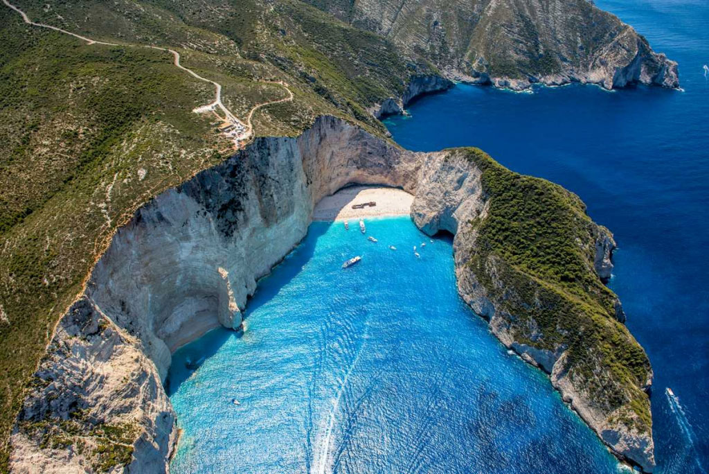Picture 1 of Explore the beautiful island of paradise in