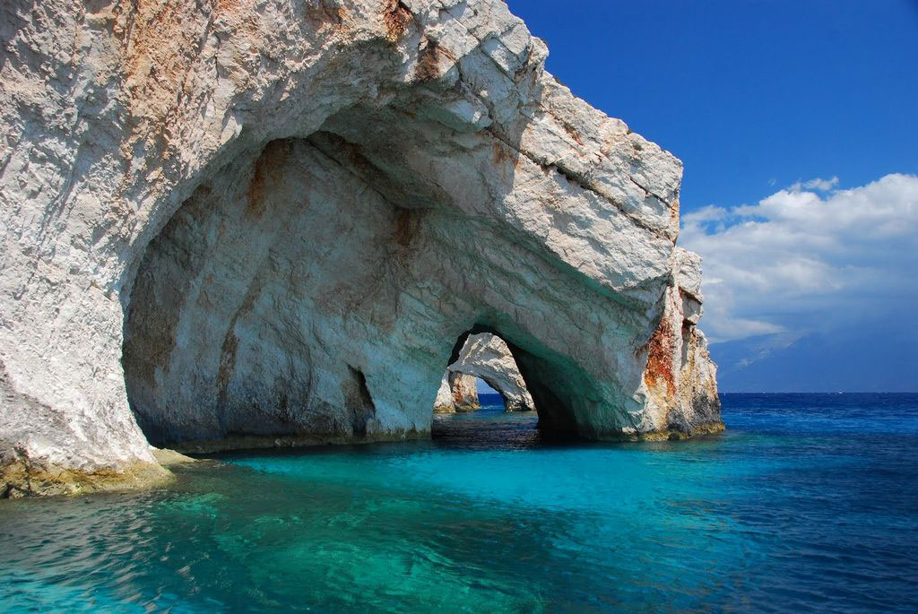 Picture 10 of Explore the beautiful island of paradise in