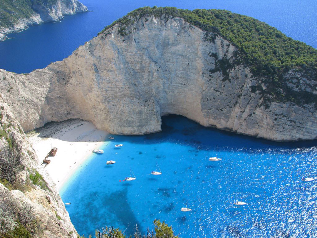 Picture 7 of Explore the beautiful island of paradise in