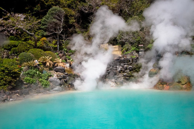 Picture 3 of Explore the strange 'earthly hell' city in Japan