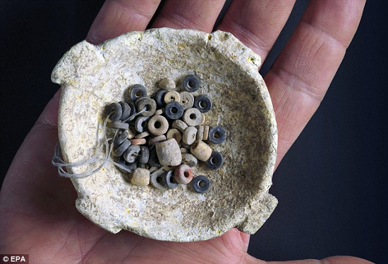 Picture 1 of Explore the upper society of the Stone Age in Israel