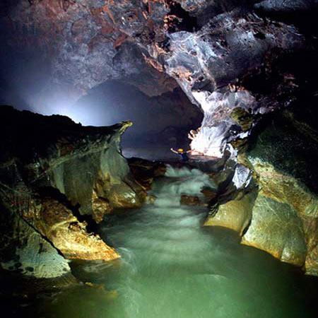 Picture 2 of Explore the world's largest cave in Vietnam
