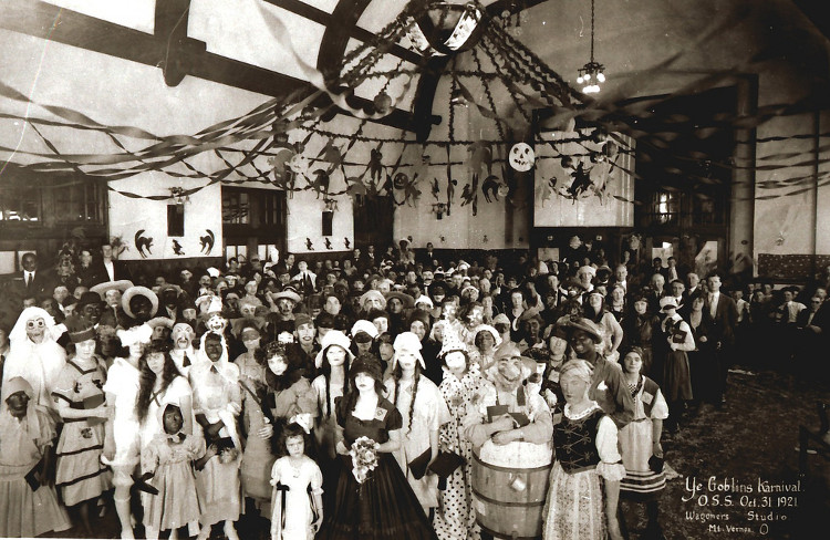 Picture 10 of Extremely rare photos: Halloween festivals from 1900 to 1920