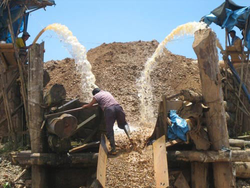 Picture 2 of Facing environmental disaster