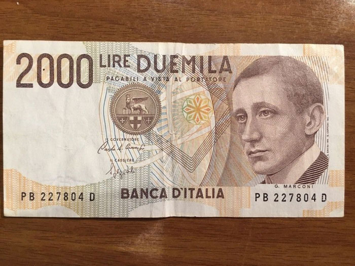 Picture 10 of Famous scientists are printed on money