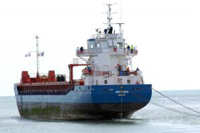Picture 1 of Fashion uses sailboats carrying super-weight cargo