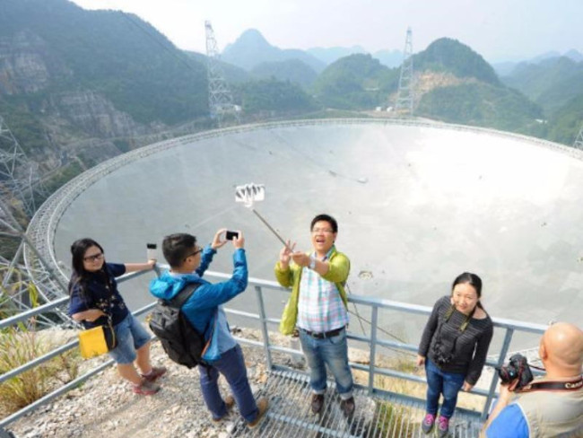 Picture 2 of FAST telescope is being threatened by Chinese people