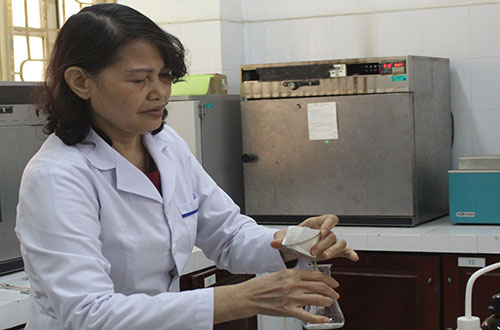 Picture 2 of Female scientist specializing in 'domesticated' waste