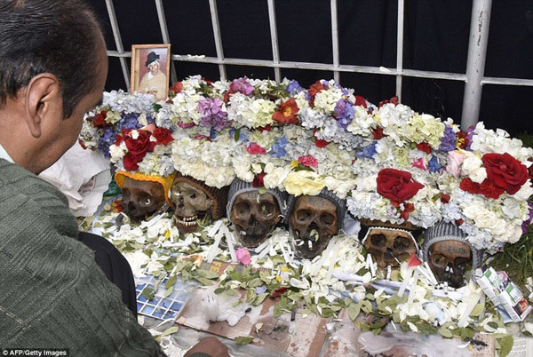 Picture 11 of Festival decorated skulls
