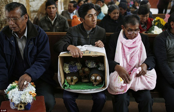 Picture 5 of Festival decorated skulls