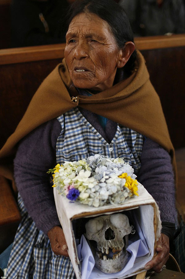 Picture 8 of Festival decorated skulls