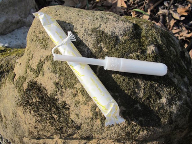 Picture 1 of Filter water with sanitary pads - vital tips when you don't have clean water to use