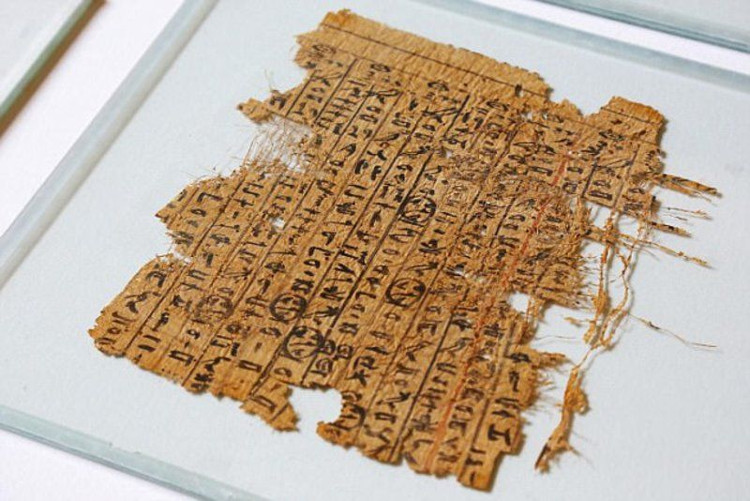 Picture 3 of Find out how the Egyptians moved giant stones to 800km to build pyramids