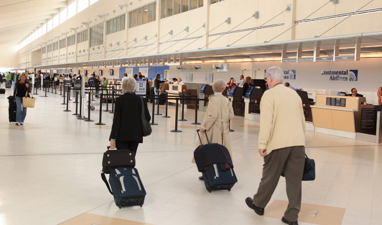 Picture 1 of Find out the reason why luggage suitcases are misaligned
