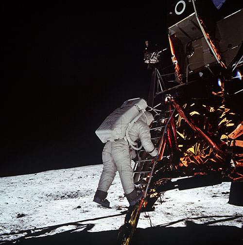 Picture 1 of Find out the solution to the Moon landing image