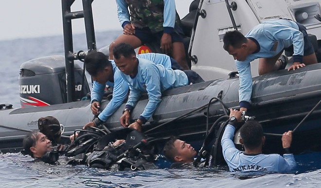 Picture 3 of Find the black box of Lion Air plane falling into the Indonesian sea