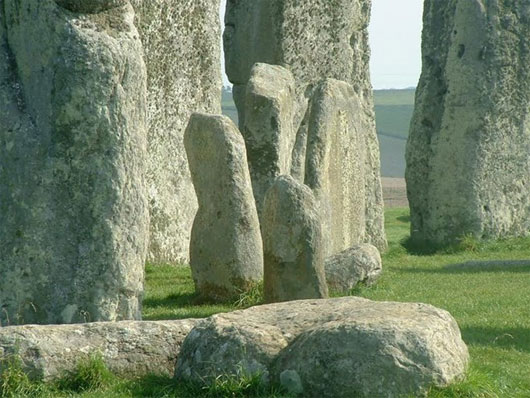 Picture 3 of Find the origin of the blue rocks at Stonehenge?