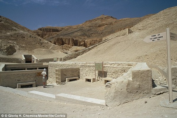 Picture 5 of Find the tomb of the most mysterious Queen in history - Nefertiti