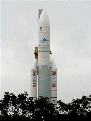 Picture 2 of Flag Vietnam on missile launcher VINASAT-2