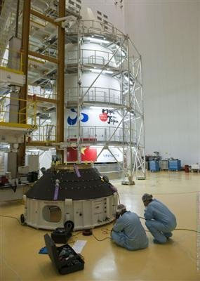 Picture 4 of Flag Vietnam on missile launcher VINASAT-2