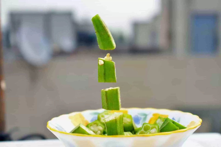 Picture 1 of Floating food - New innovation to attract strangers