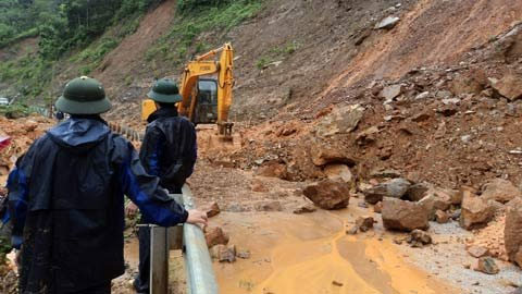 Picture 2 of Flood and rain devastated western Nghe An