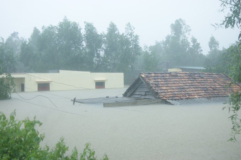 Picture 1 of Flooding in the roof of Quang Binh