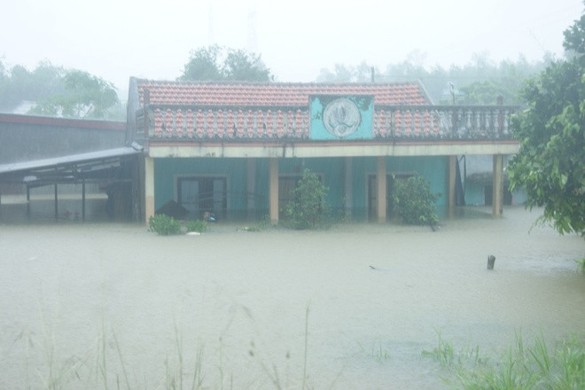 Picture 5 of Flooding in the roof of Quang Binh