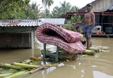Picture 4 of Floods in Indonesia