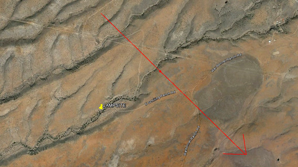 Picture 2 of Fluttering black triangle UFO in Willcox night sky