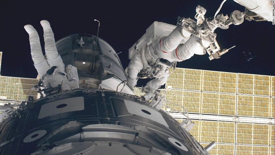 Picture 5 of Fluttering of living microorganisms in ISS comet dust