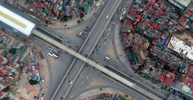 Picture 17 of Flying along the first elevated railway line is about to run