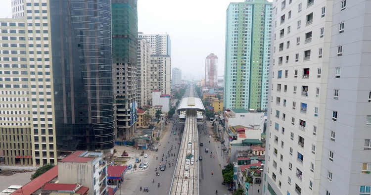 Picture 18 of Flying along the first elevated railway line is about to run